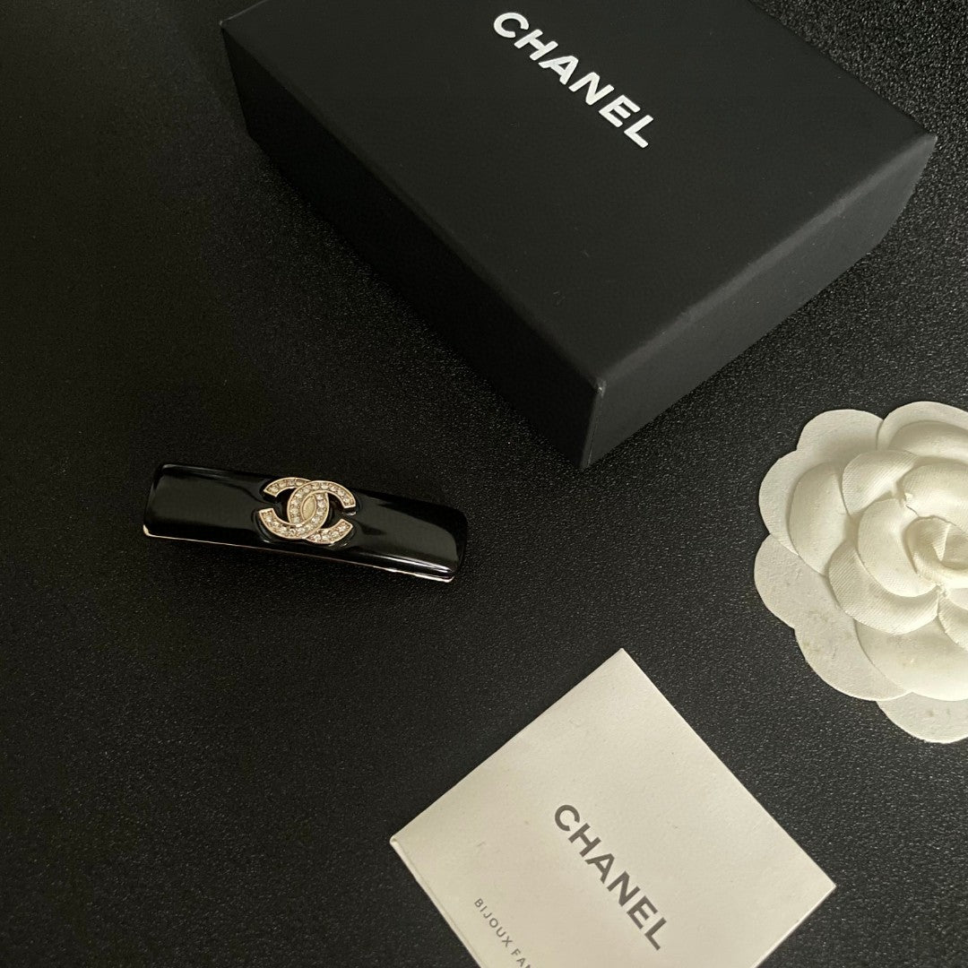 Double-C Emblem Hair Clip – Design 021 close-up detail