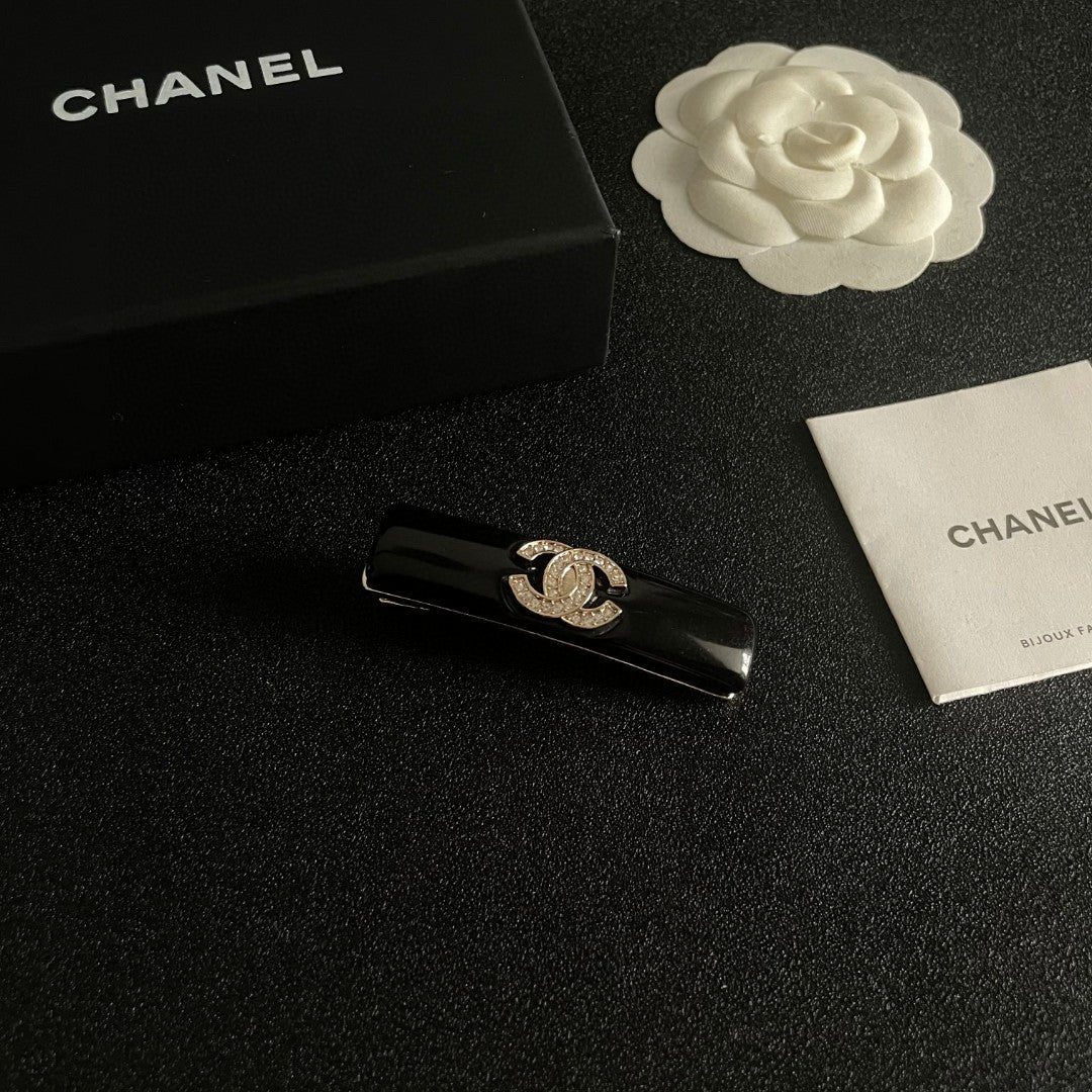 Double-C Emblem Hair Clip – Design 021 styled product view
