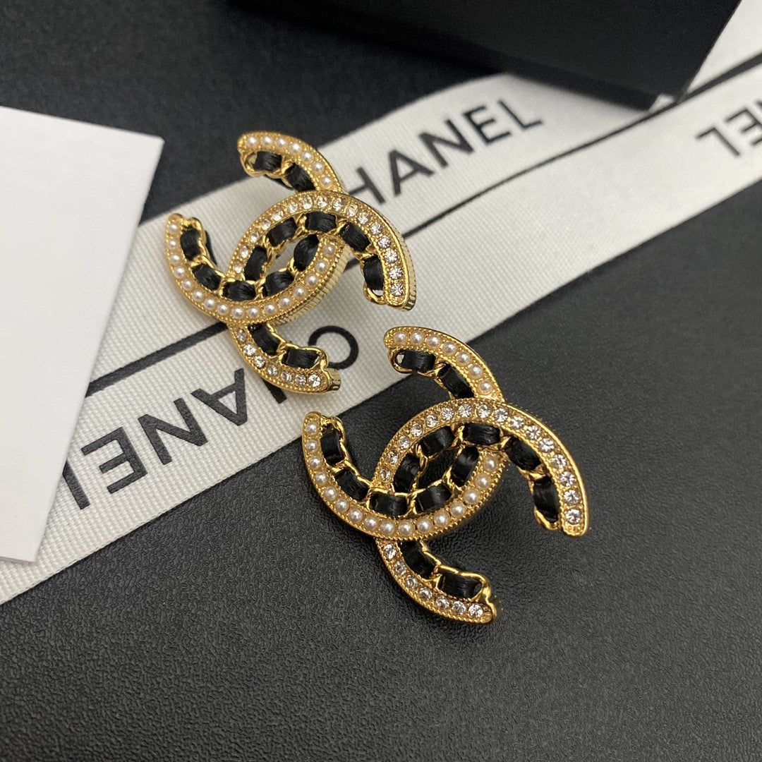 Letter Pearl-Detail Stud Earrings – Pearl Detail – Design 004 detail view