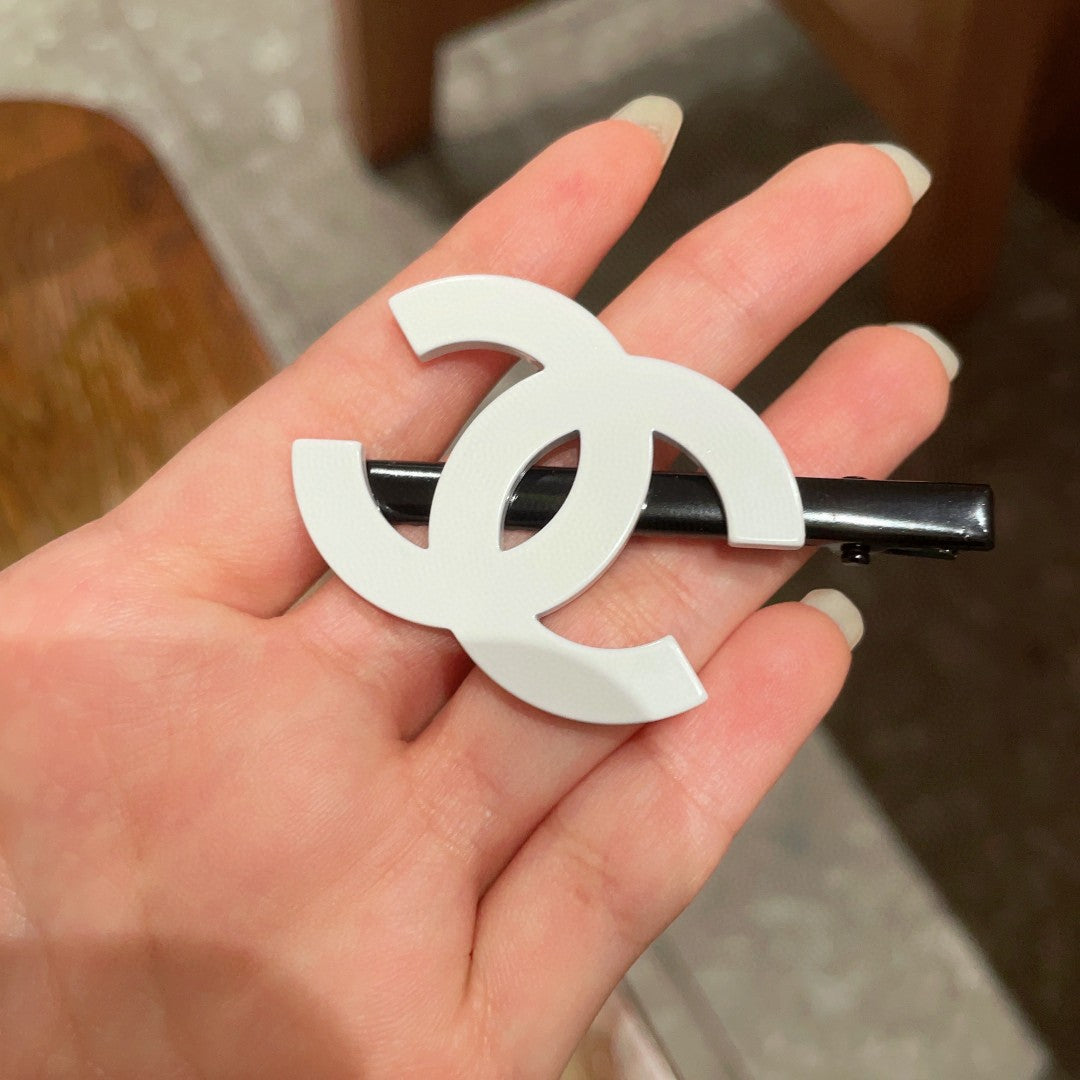 Double-C Emblem Hair Clip – Design 022 side detail