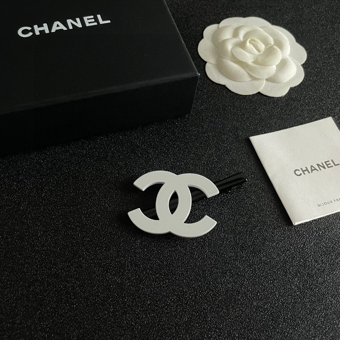 Double-C Emblem Hair Clip – Design 022 styled product view