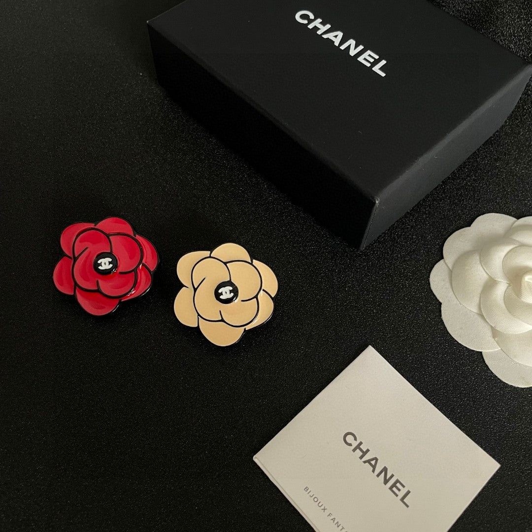 Camellia Brooch in Polished Metal-Tone – Camellia Detail – Design 004 close-up detail