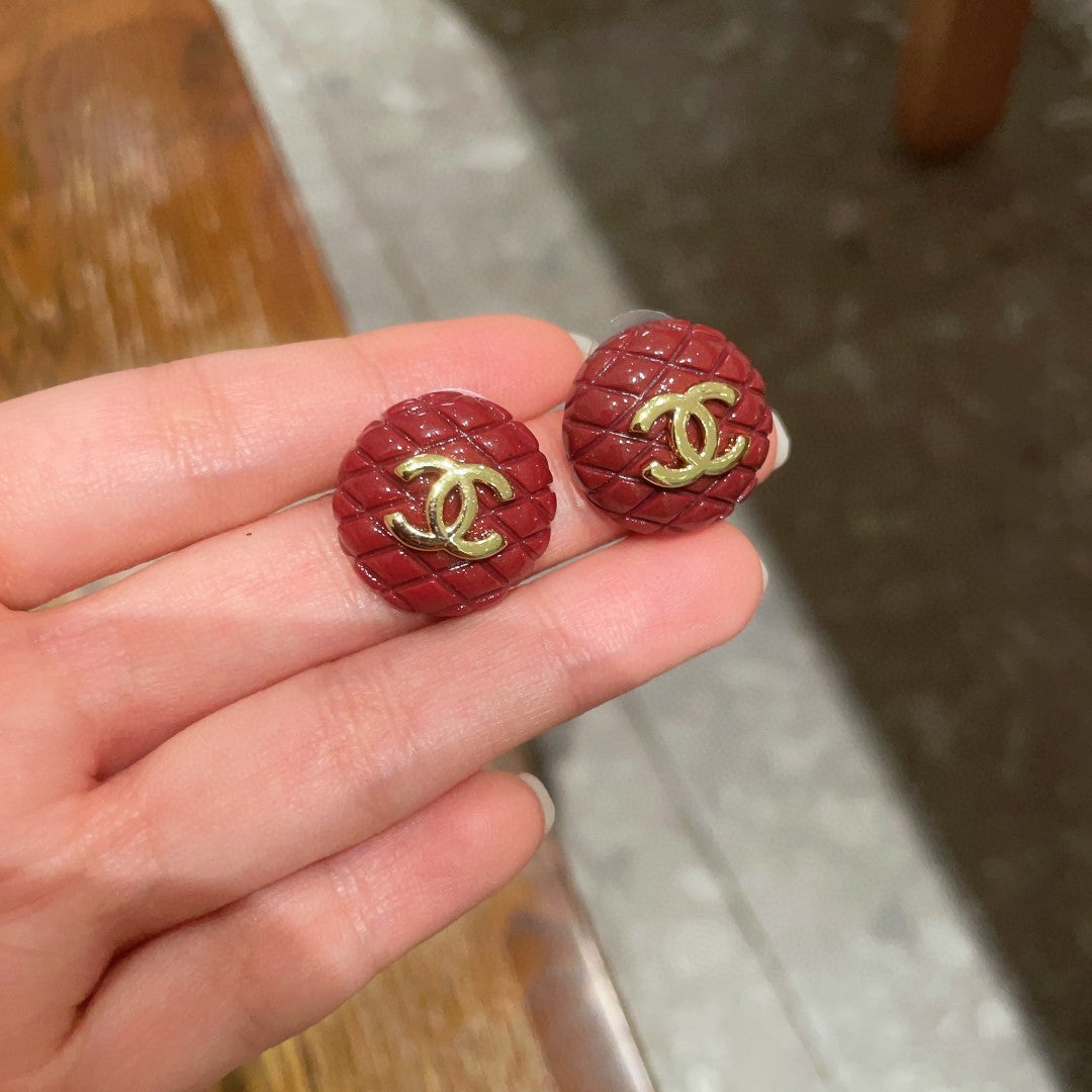 Double-C Emblem Stud Earrings in Polished Metal-Tone – Design 298 side detail