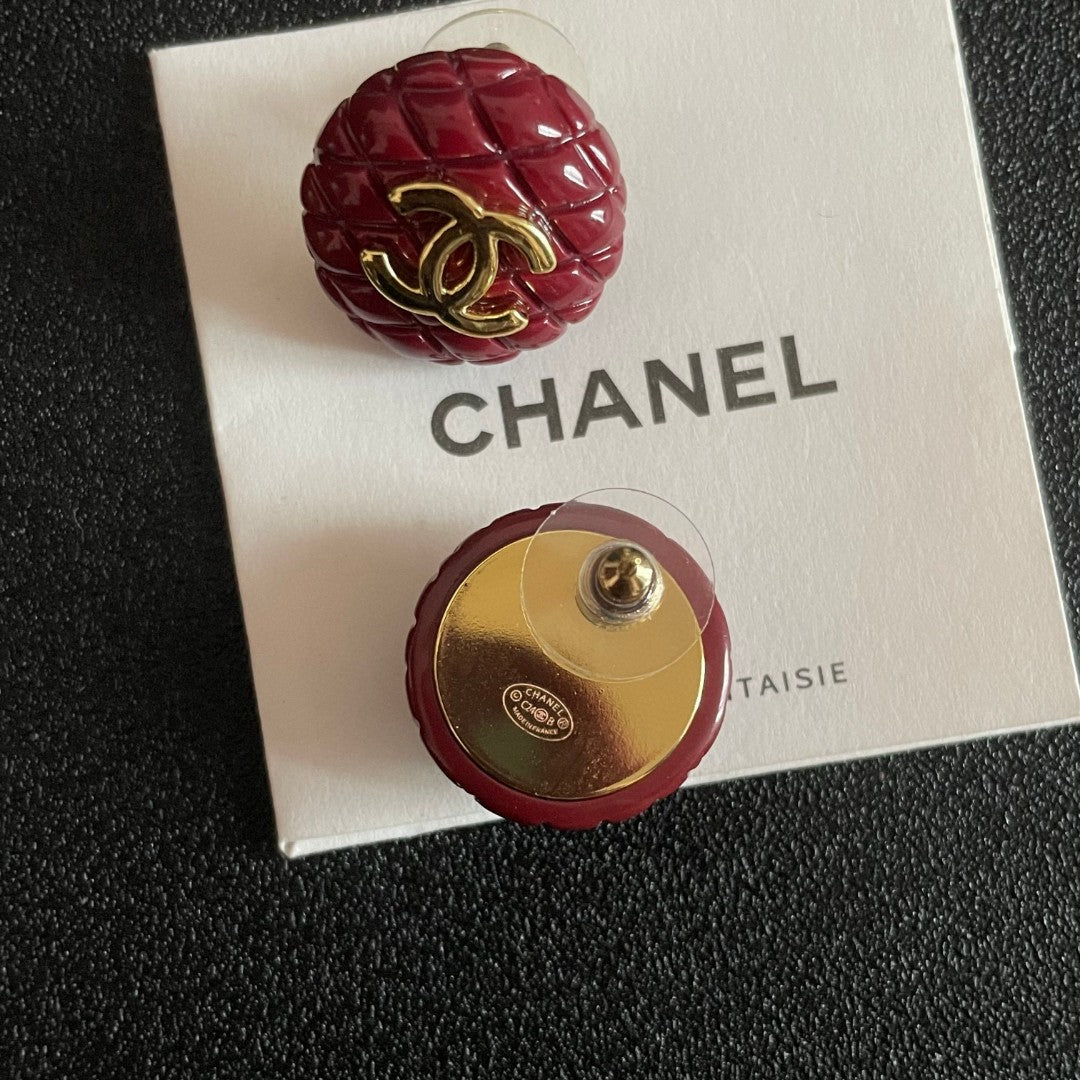 Double-C Emblem Stud Earrings in Polished Metal-Tone – Design 298 main product view
