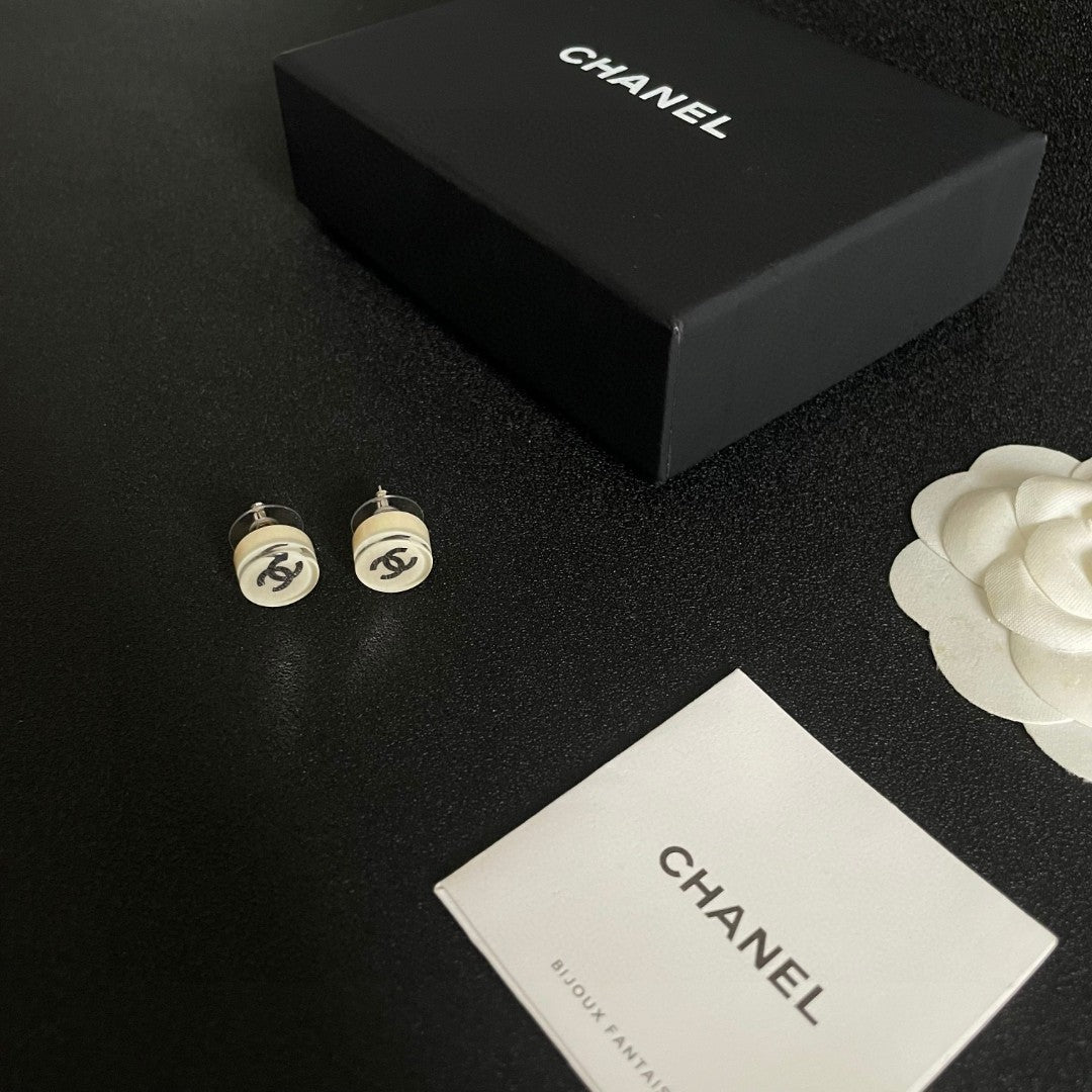 Double-C Emblem Stud Earrings in Polished Metal-Tone – Design 297 close-up detail