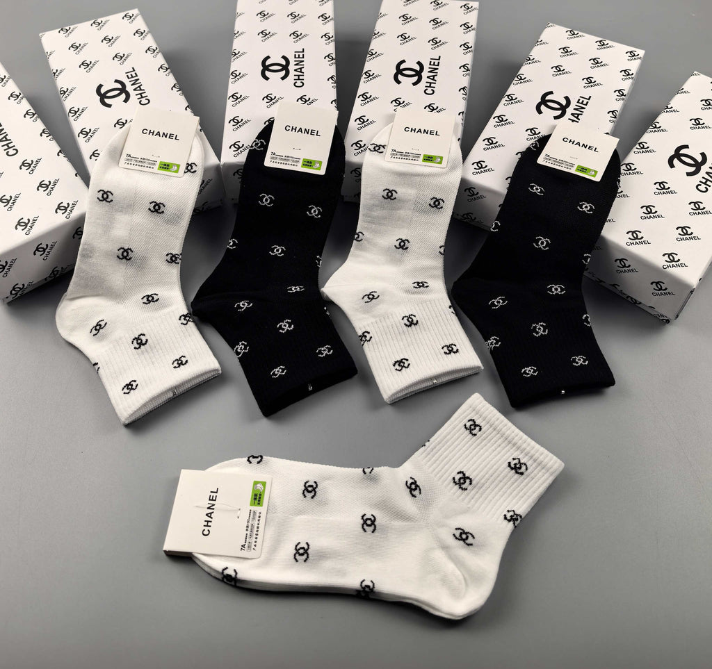 Chanel Monochrome Ankle Ankle Socks 5-Pair Box Collection