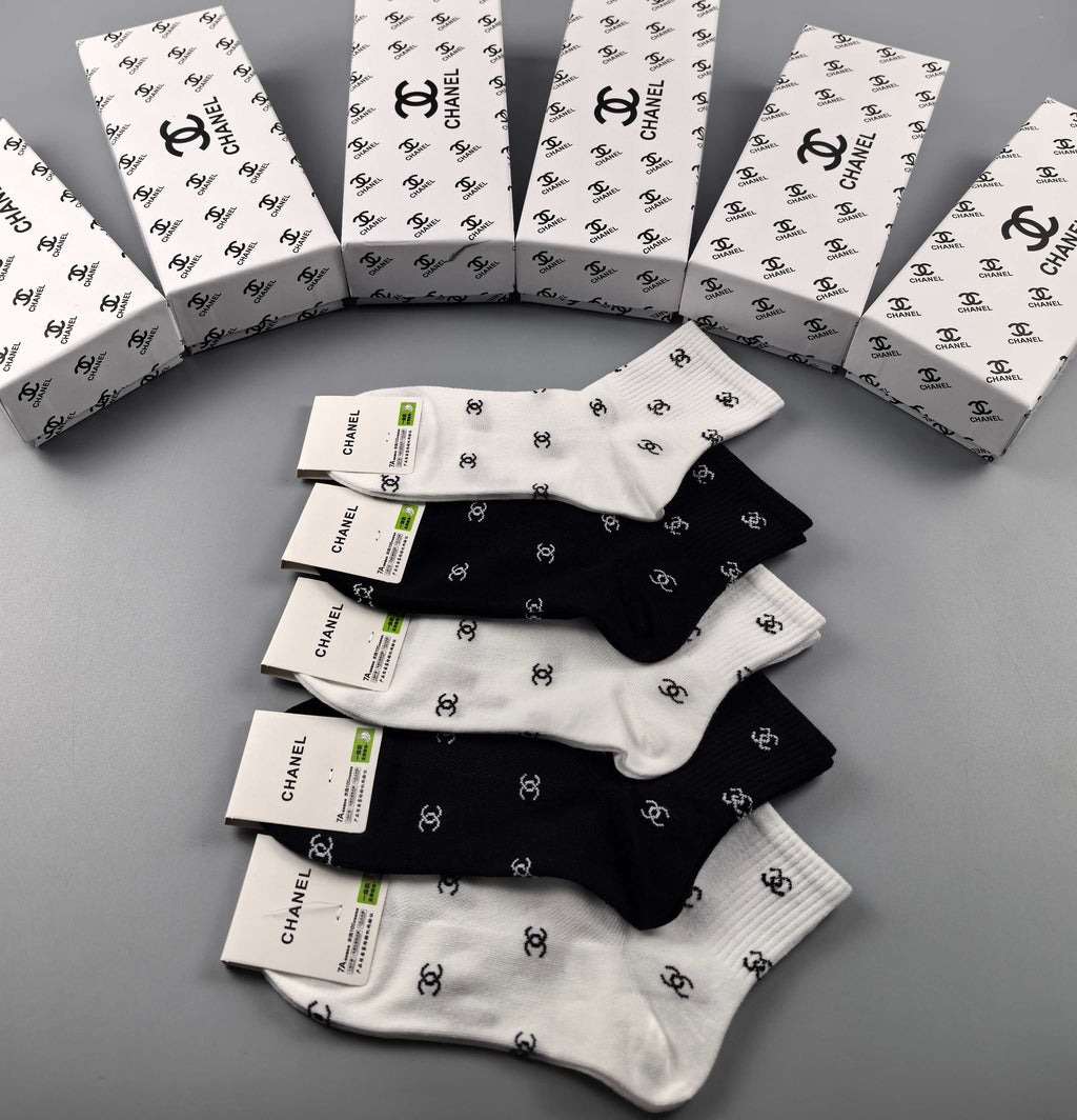 Chanel Monochrome Ankle Ankle Socks 5-Pair Box Collection