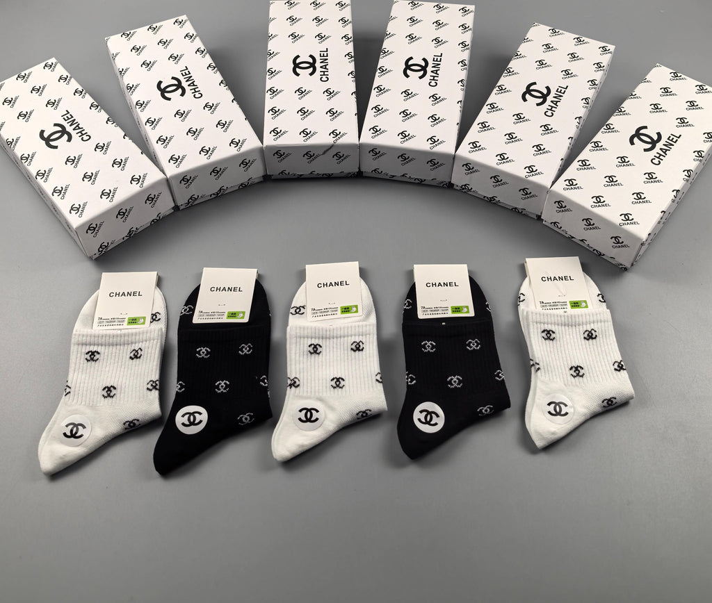 Chanel Monochrome Ankle Ankle Socks 5-Pair Box Collection