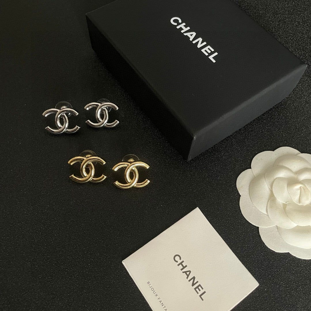 Double-C Emblem Stud Earrings in Polished Metal-Tone – Design 264 side detail
