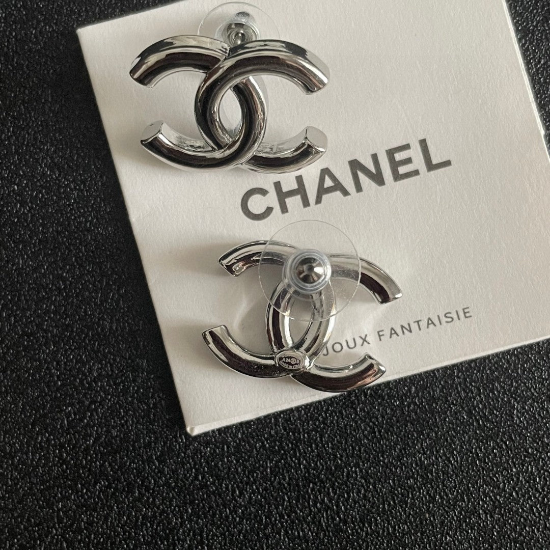 Double-C Emblem Stud Earrings in Polished Metal-Tone – Design 264 main product view