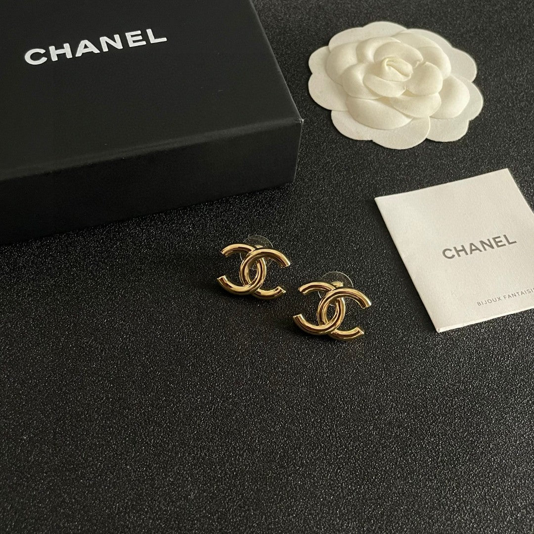 Double-C Emblem Stud Earrings in Polished Metal-Tone – Design 263 styled product view