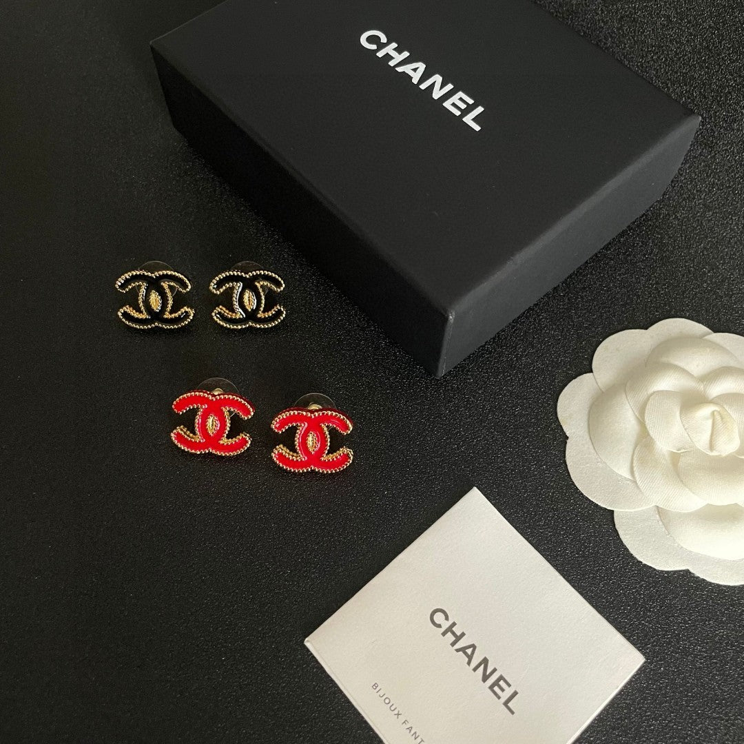 Double-C Emblem Stud Earrings in Polished Metal-Tone – Design 262 side detail