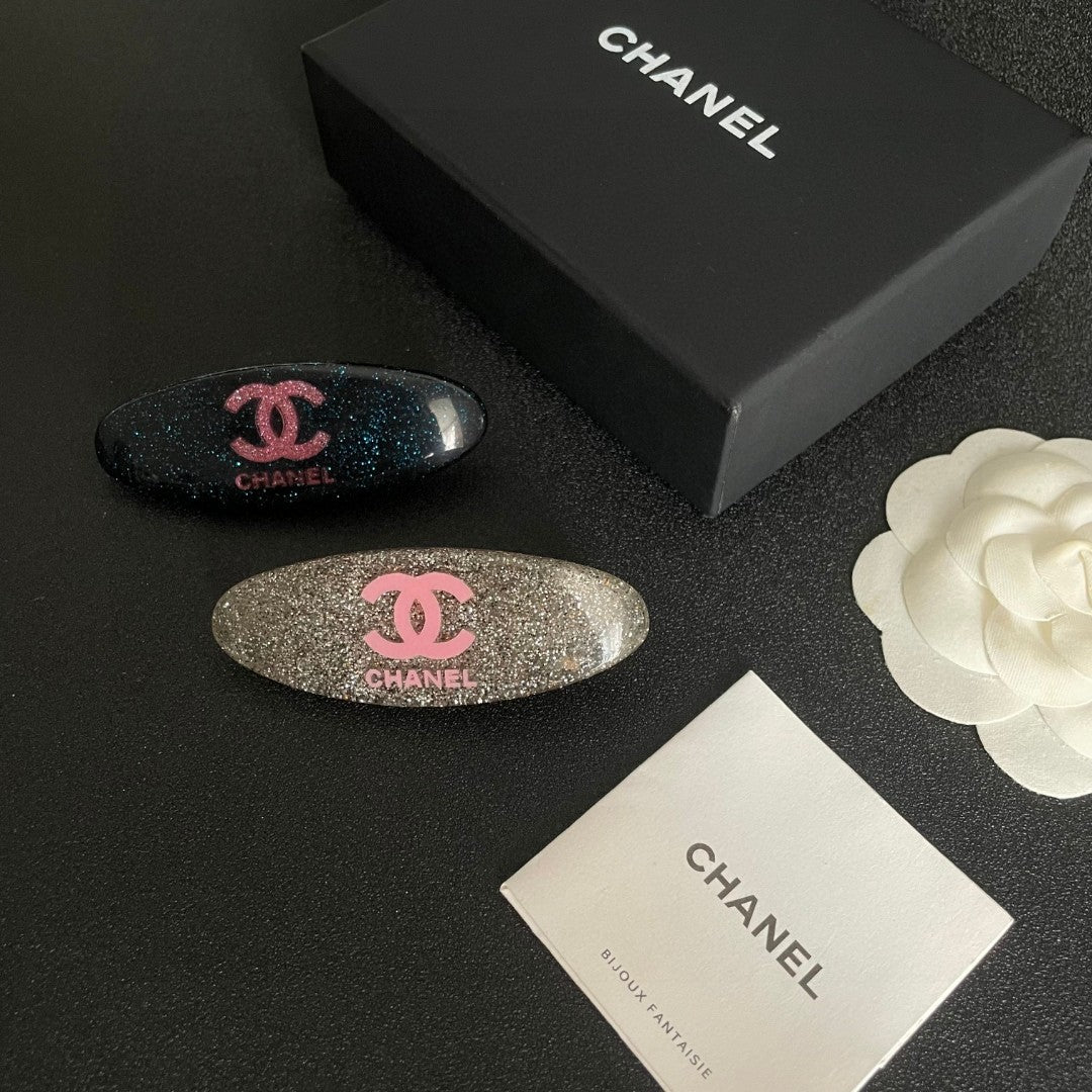 Double-C Emblem Hair Clip – Design 017 close-up detail