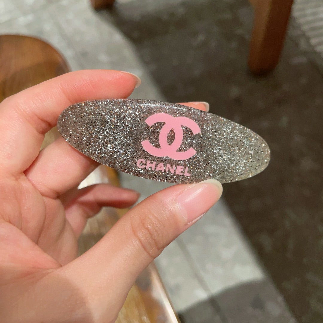 Double-C Emblem Hair Clip – Design 017 side detail