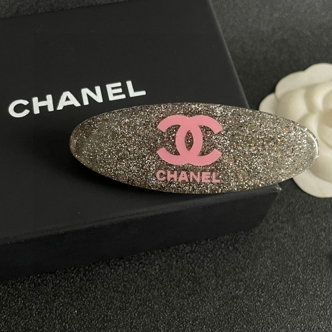Double-C Emblem Hair Clip – Design 017 detail view
