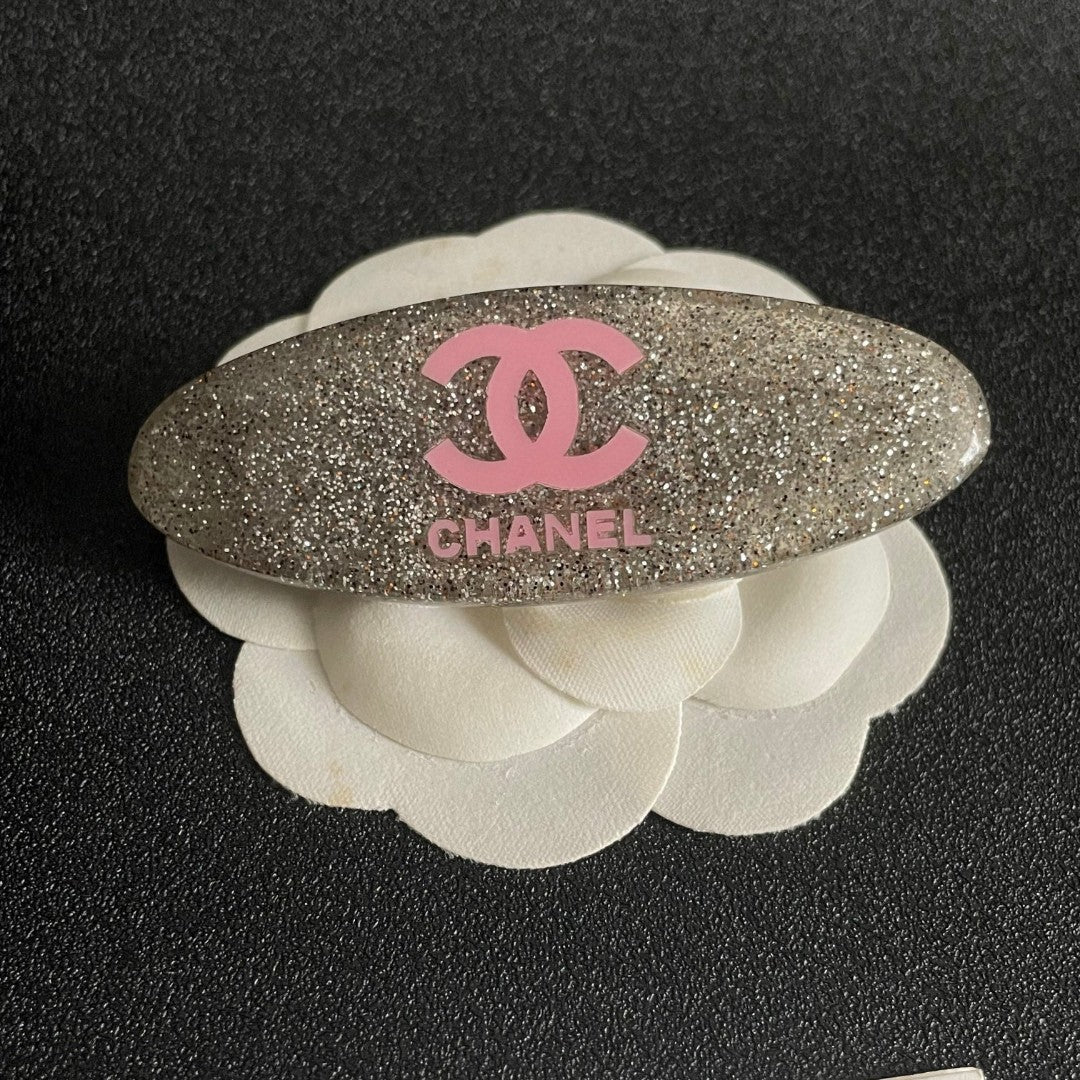 Double-C Emblem Hair Clip – Design 017 front product view