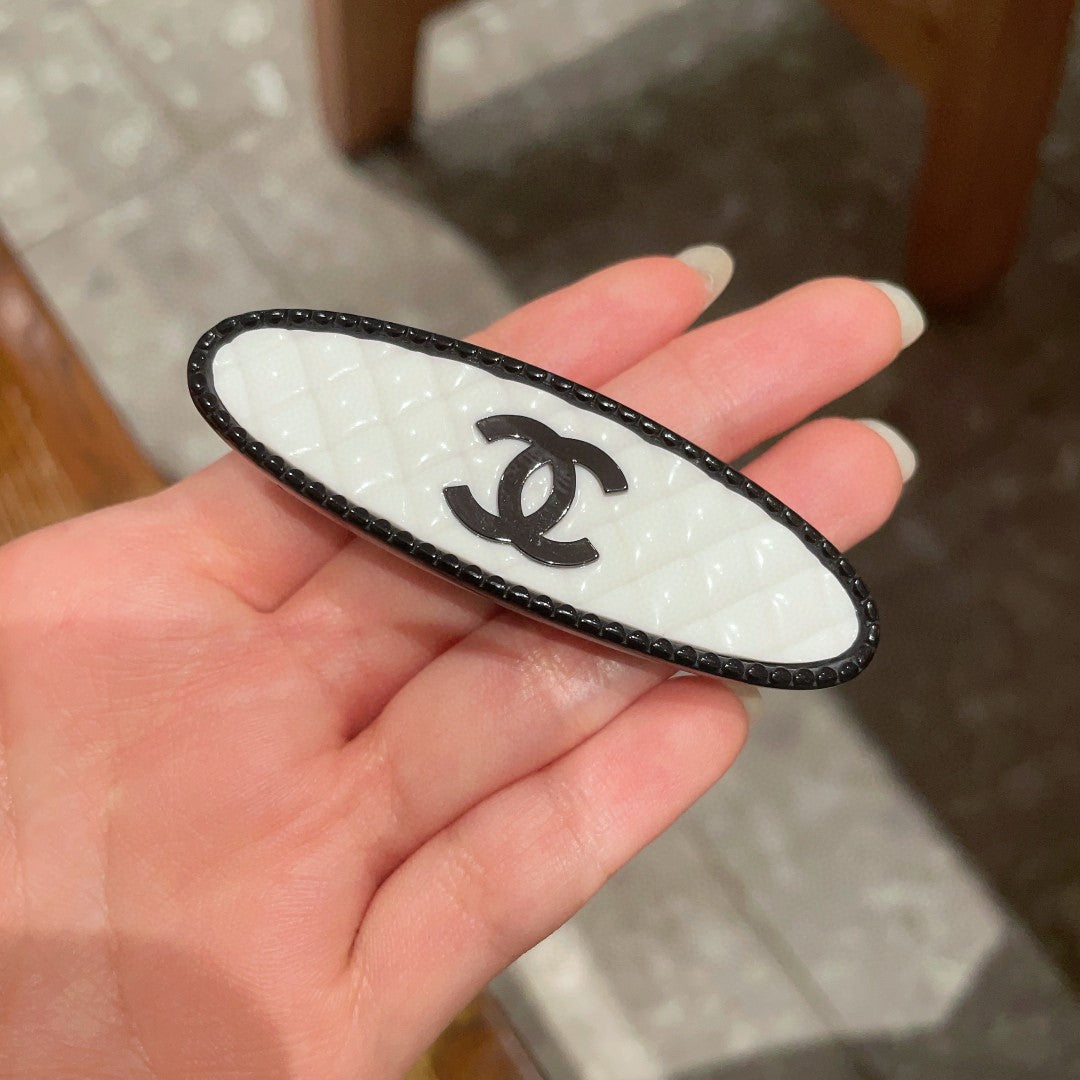 Double-C Emblem Hair Clip – Design 016 detail view