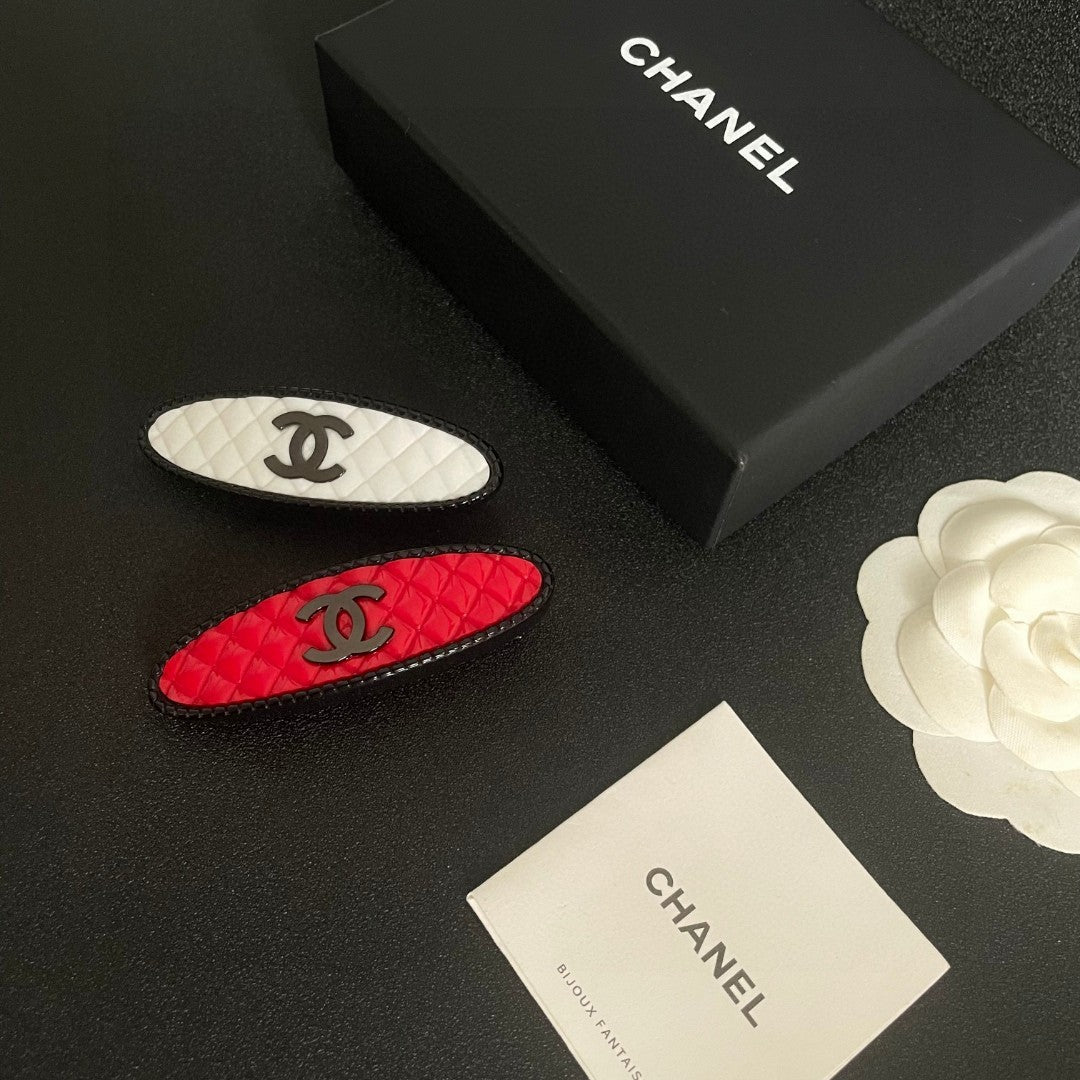 Double-C Emblem Hair Clip – Design 016 side detail