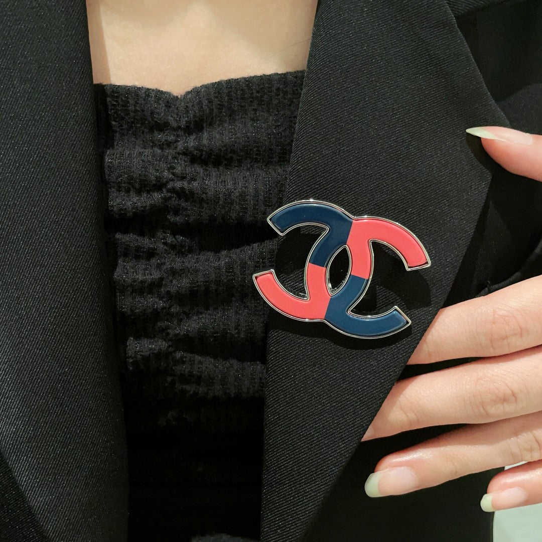 Double-C Emblem Brooch in Polished Metal-Tone – Design 033 main product view