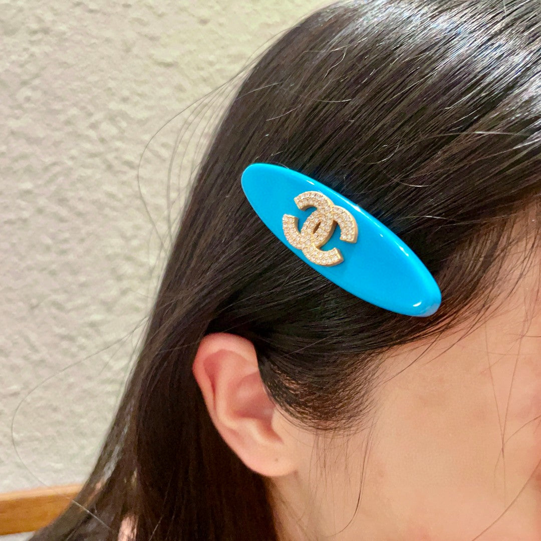 Double-C Emblem Hair Clip – Design 015 main product view