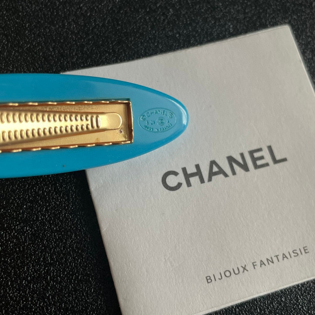 Double-C Emblem Hair Clip – Design 015 main product view