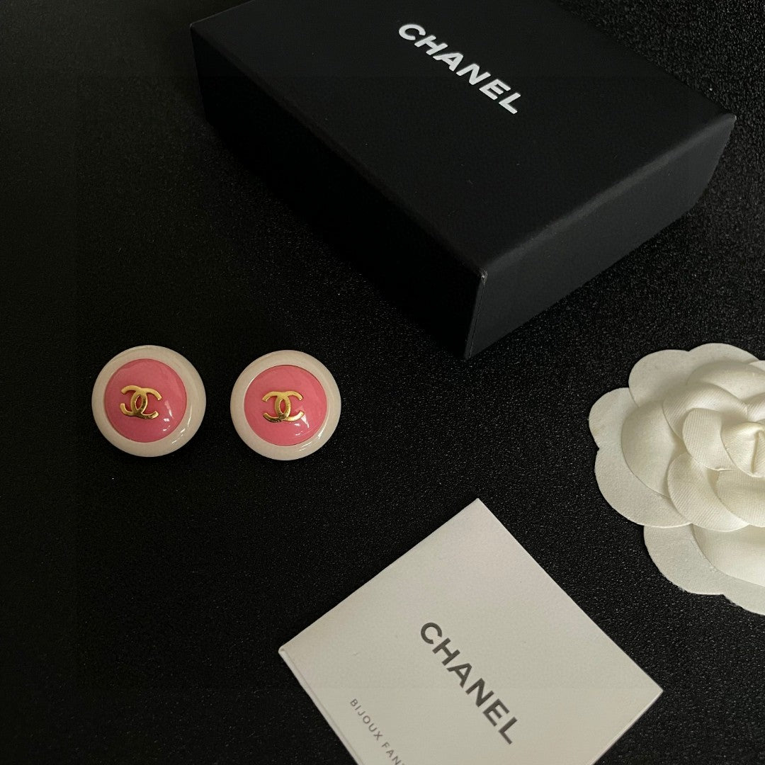 Double-C Emblem Stud Earrings in Polished Metal-Tone – Design 221 close-up detail