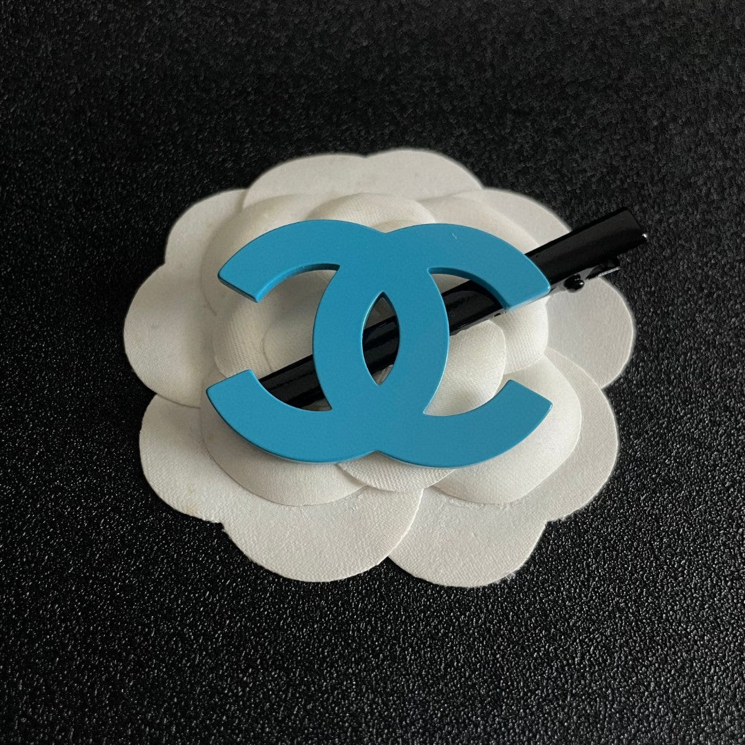 Double-C Emblem Hair Clip – Design 014 front product view