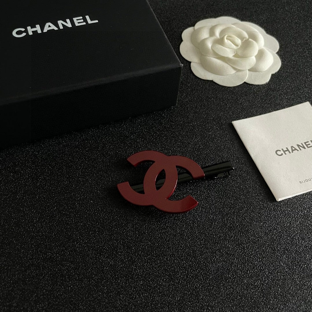 Double-C Emblem Hair Clip – Design 013 styled product view