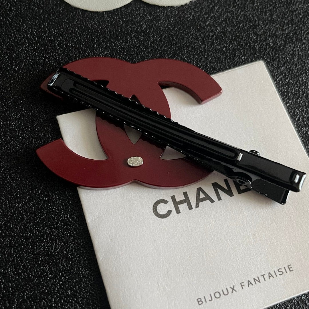 Double-C Emblem Hair Clip – Design 013 main product view