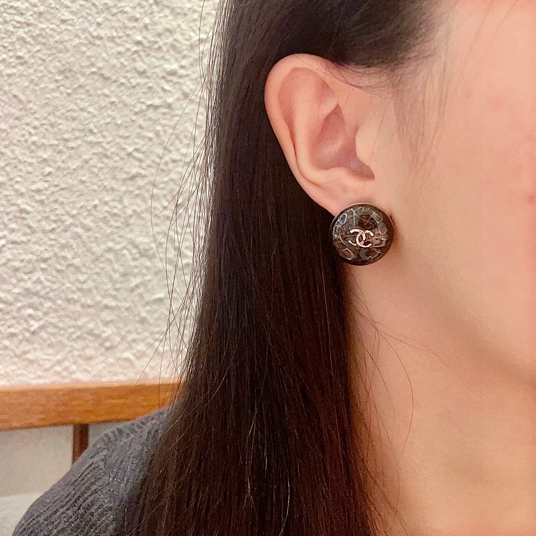 Double-C Emblem Stud Earrings in Polished Metal-Tone – Design 197 detail view