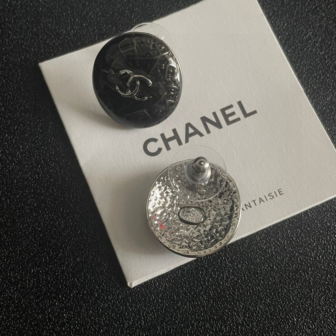 Double-C Emblem Stud Earrings in Polished Metal-Tone – Design 197 main product view