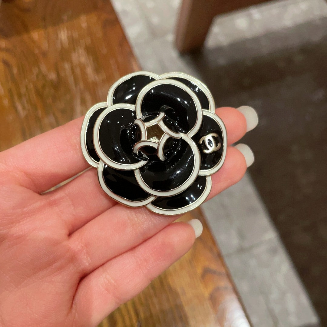 Camellia Brooch in Polished Metal-Tone – Camellia Detail side detail