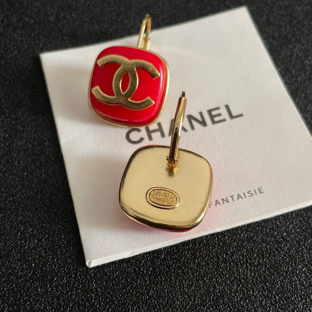 Double-C Emblem Statement Earrings in Polished Metal-Tone – Design 032 close-up detail