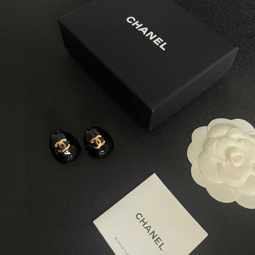Double-C Emblem Stud Earrings in Polished Metal-Tone – Design 193 close-up detail