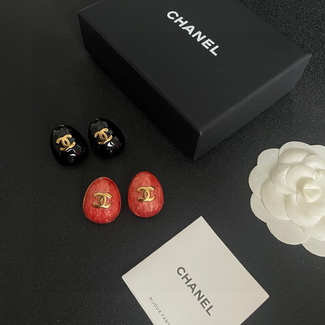 Double-C Emblem Stud Earrings in Polished Metal-Tone – Design 193 side detail