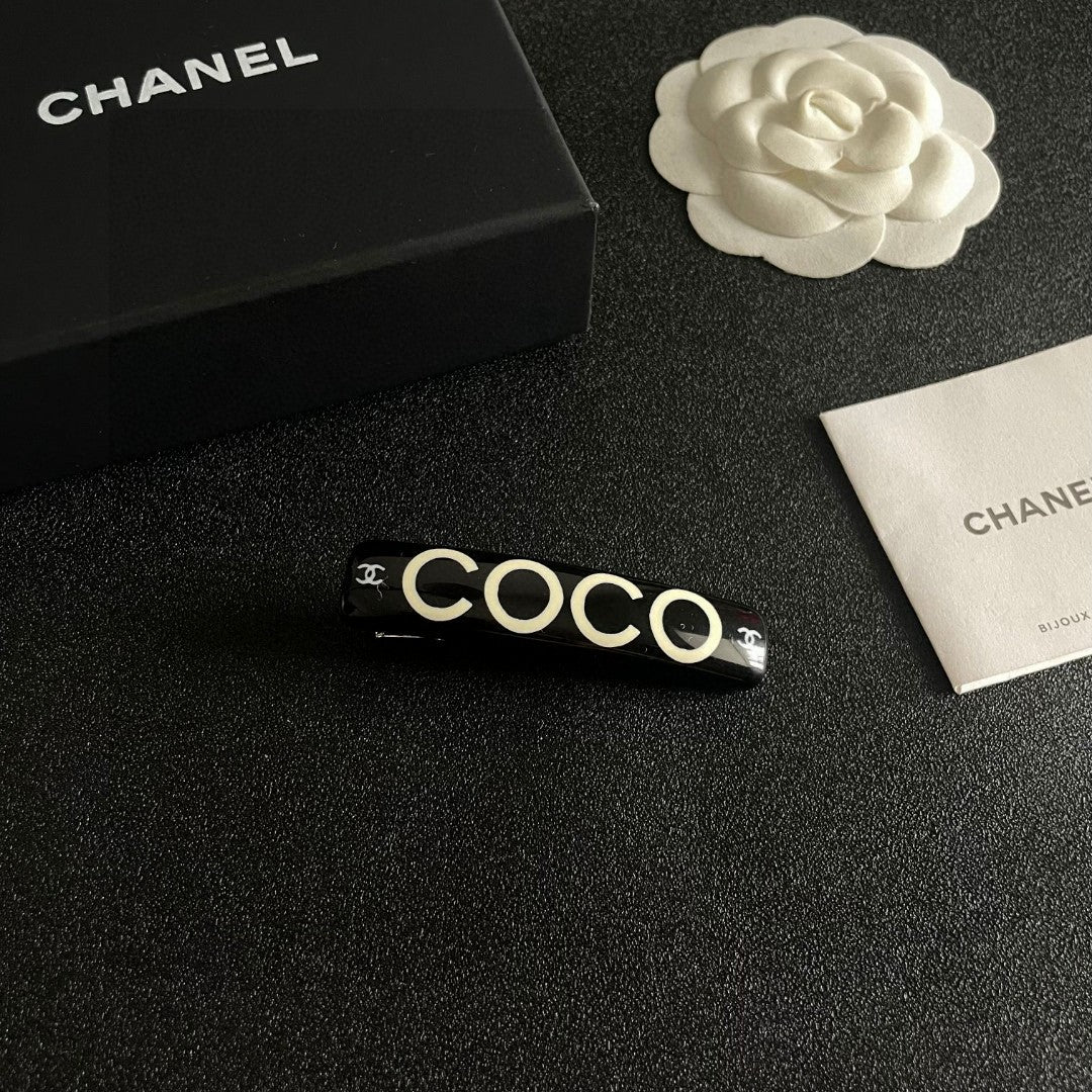 Double-C Emblem Hair Clip – Design 009 styled product view