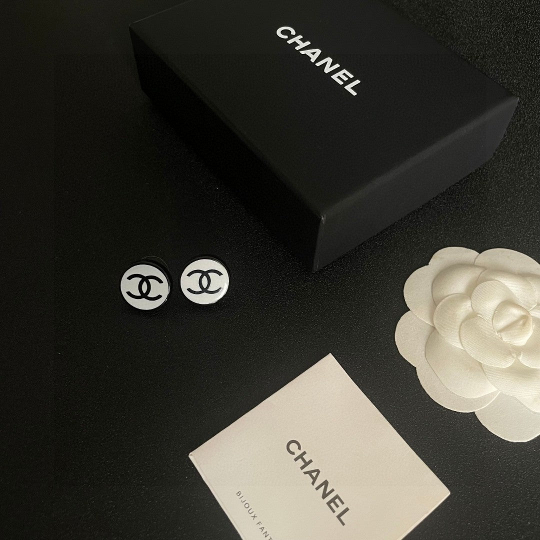 Double-C Emblem Stud Earrings in Polished Metal-Tone – Design 155 close-up detail