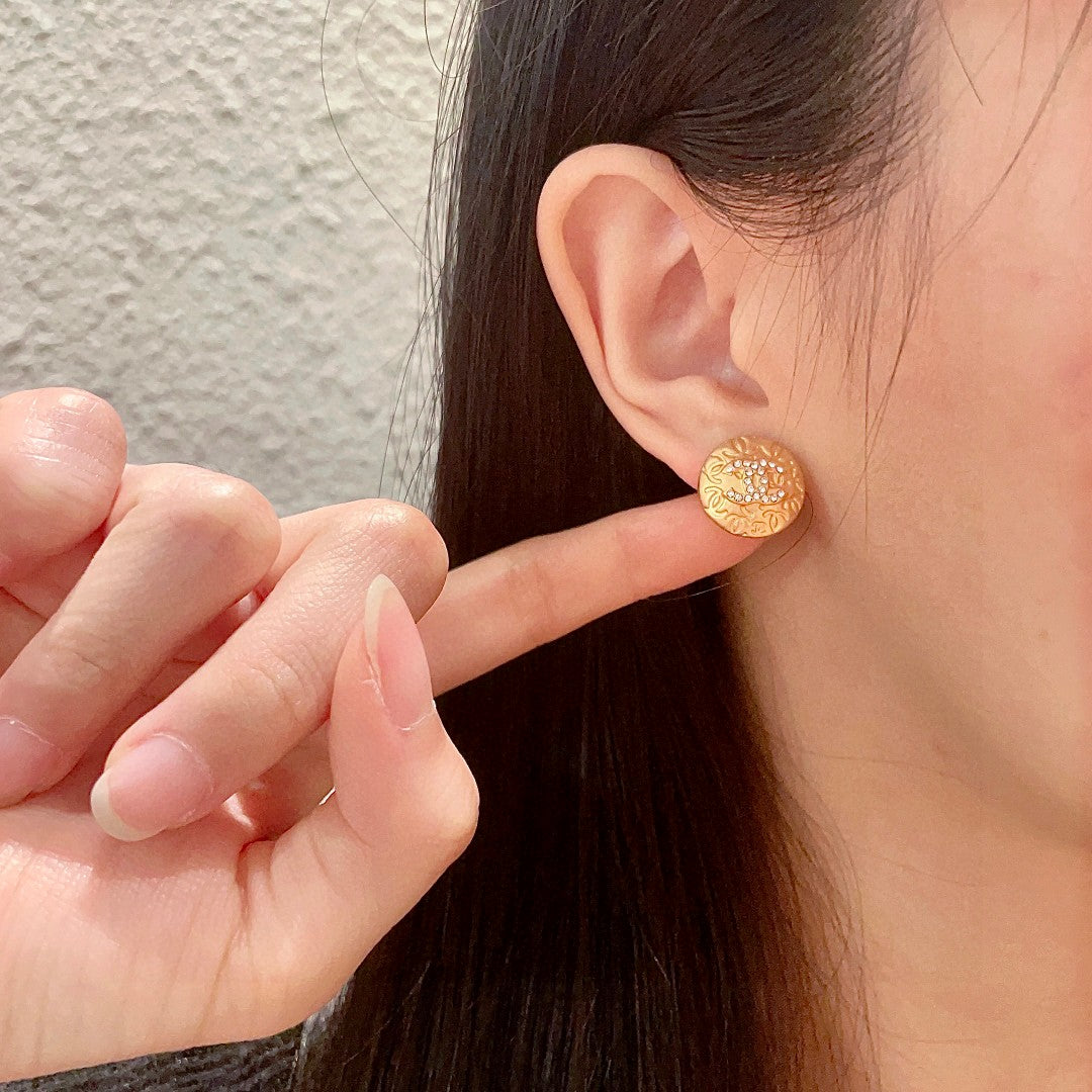 Double-C Emblem Stud Earrings in Polished Metal-Tone – Design 154 front product view