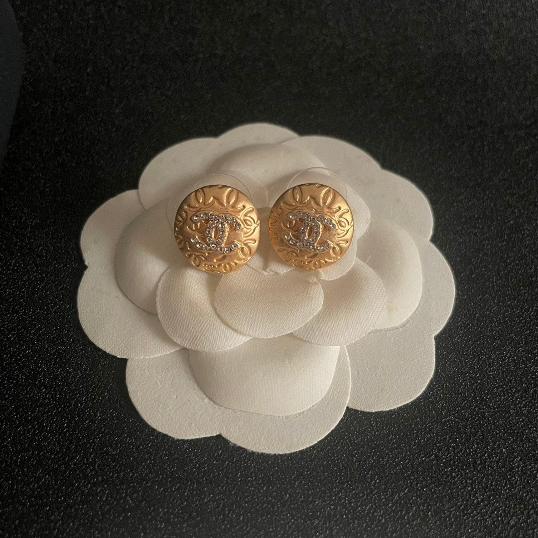 Double-C Emblem Stud Earrings in Polished Metal-Tone – Design 154 front product view