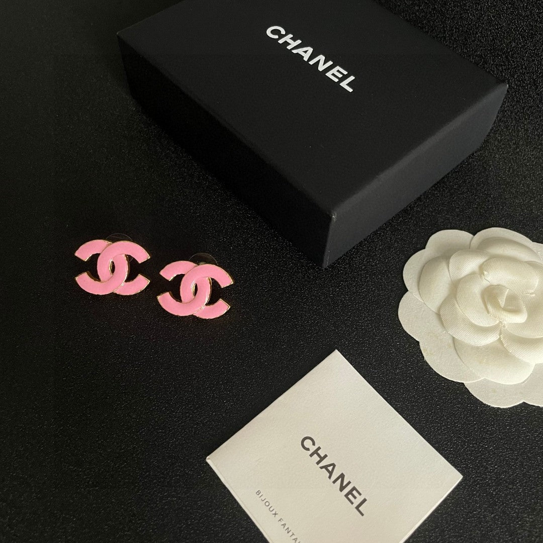 Double-C Emblem Stud Earrings in Polished Metal-Tone – Design 151 close-up detail