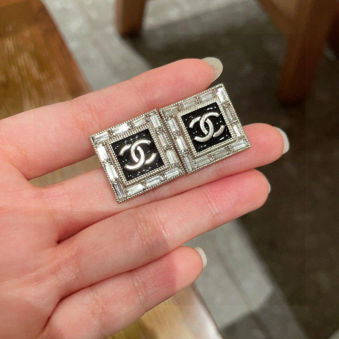 Double-C Emblem Stud Earrings in Polished Metal-Tone – Design 148 side detail