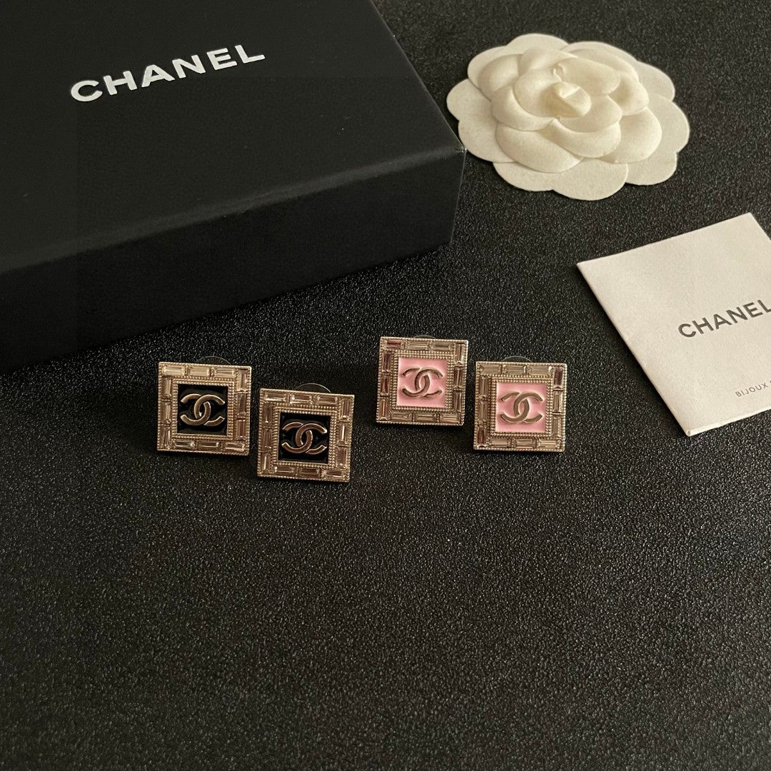 Double-C Emblem Stud Earrings in Polished Metal-Tone – Design 148 side detail
