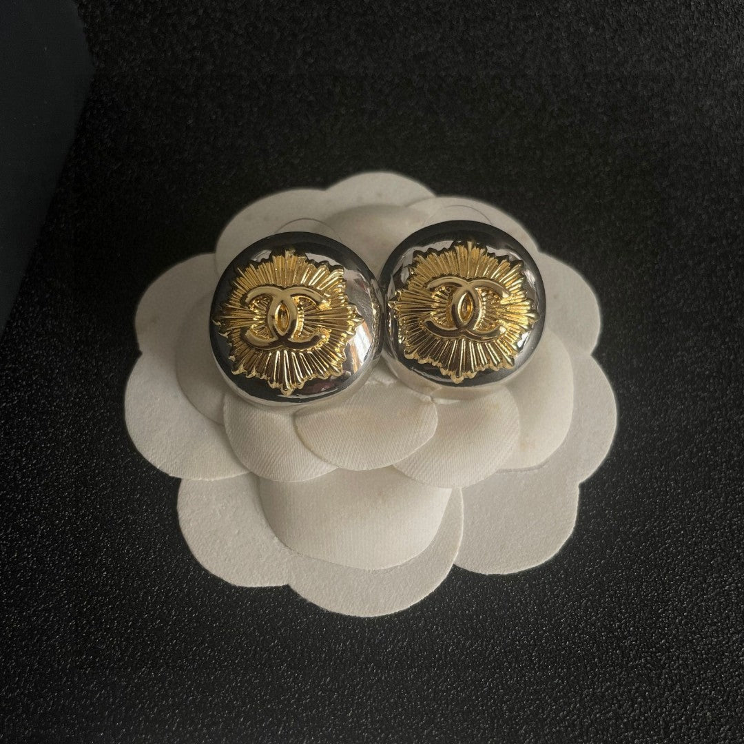 Double-C Emblem Stud Earrings in Polished Metal-Tone – Design 045 front product view