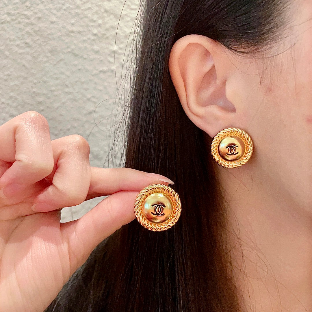 Double-C Emblem Stud Earrings in Polished Metal-Tone – Design 043 main product view