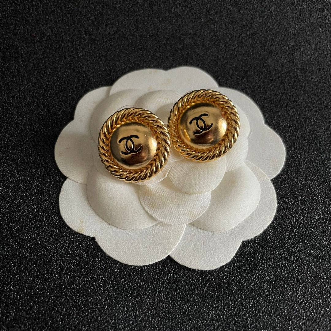 Double-C Emblem Stud Earrings in Polished Metal-Tone – Design 043 front product view