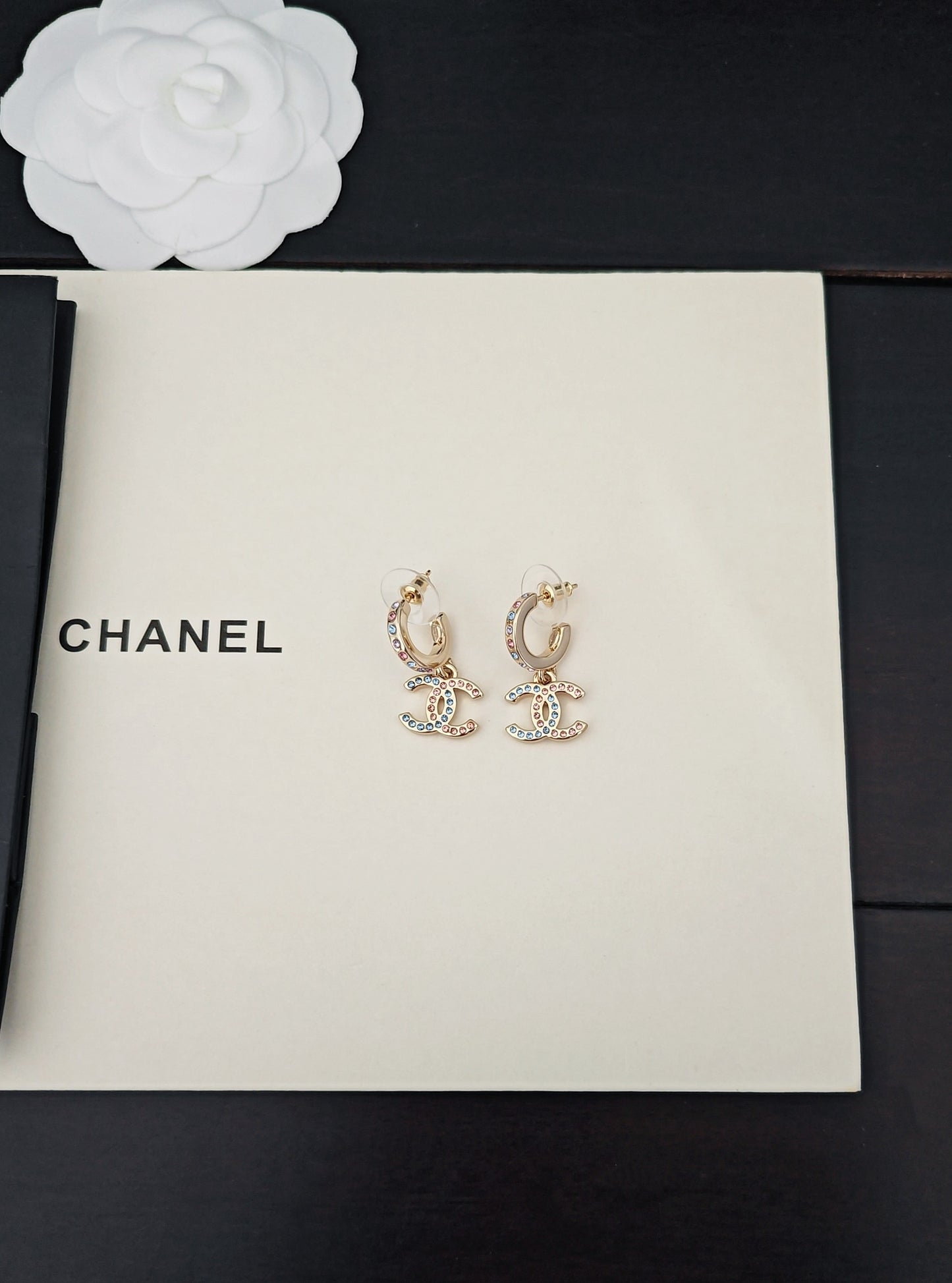 Signature Emblem Jewelry Accessory in Gold-Tone – Design 012 side detail