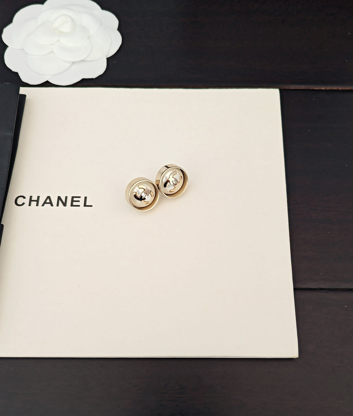 Round Stud Earrings in Gold-Tone – Design 005 close-up detail