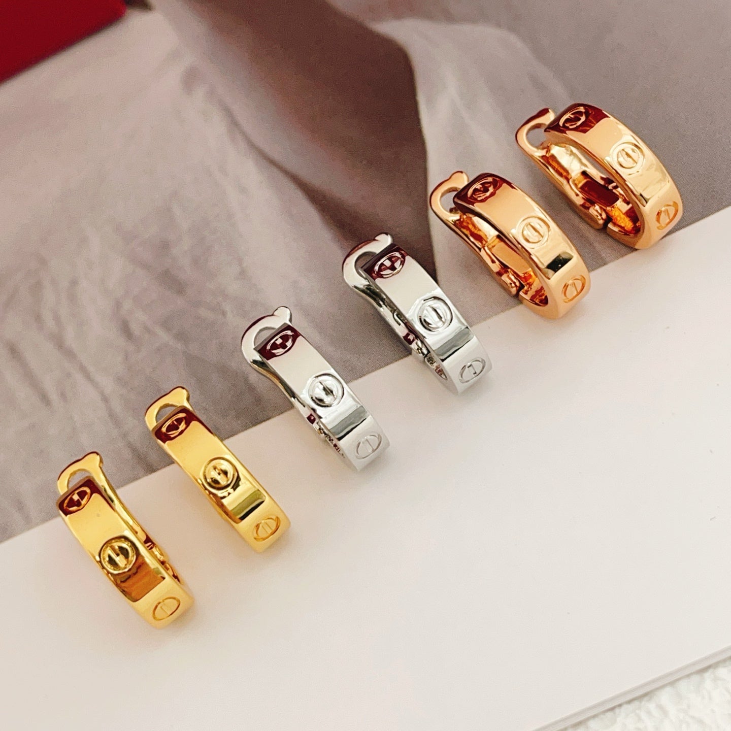 Rose Motif Stud Earrings in Rose-Gold-Tone – Design 01 close-up detail