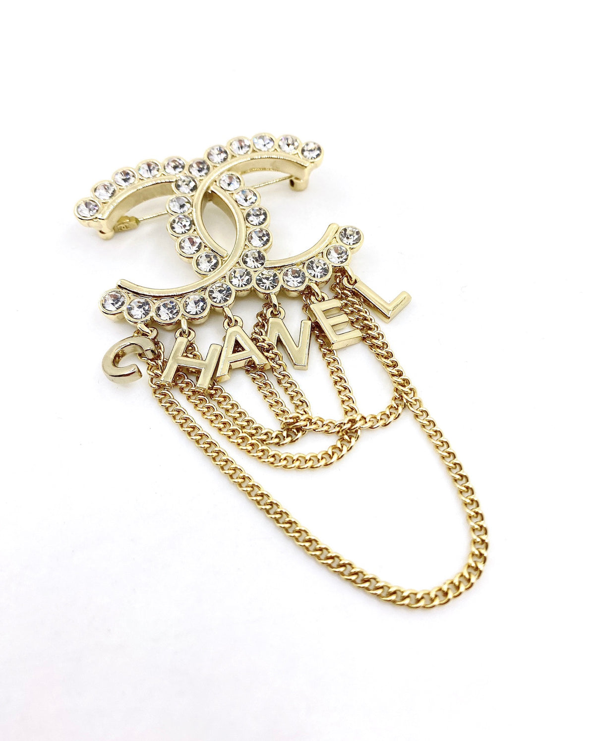 Letter Brooch in Gold-Tone – Design 002 close-up detail
