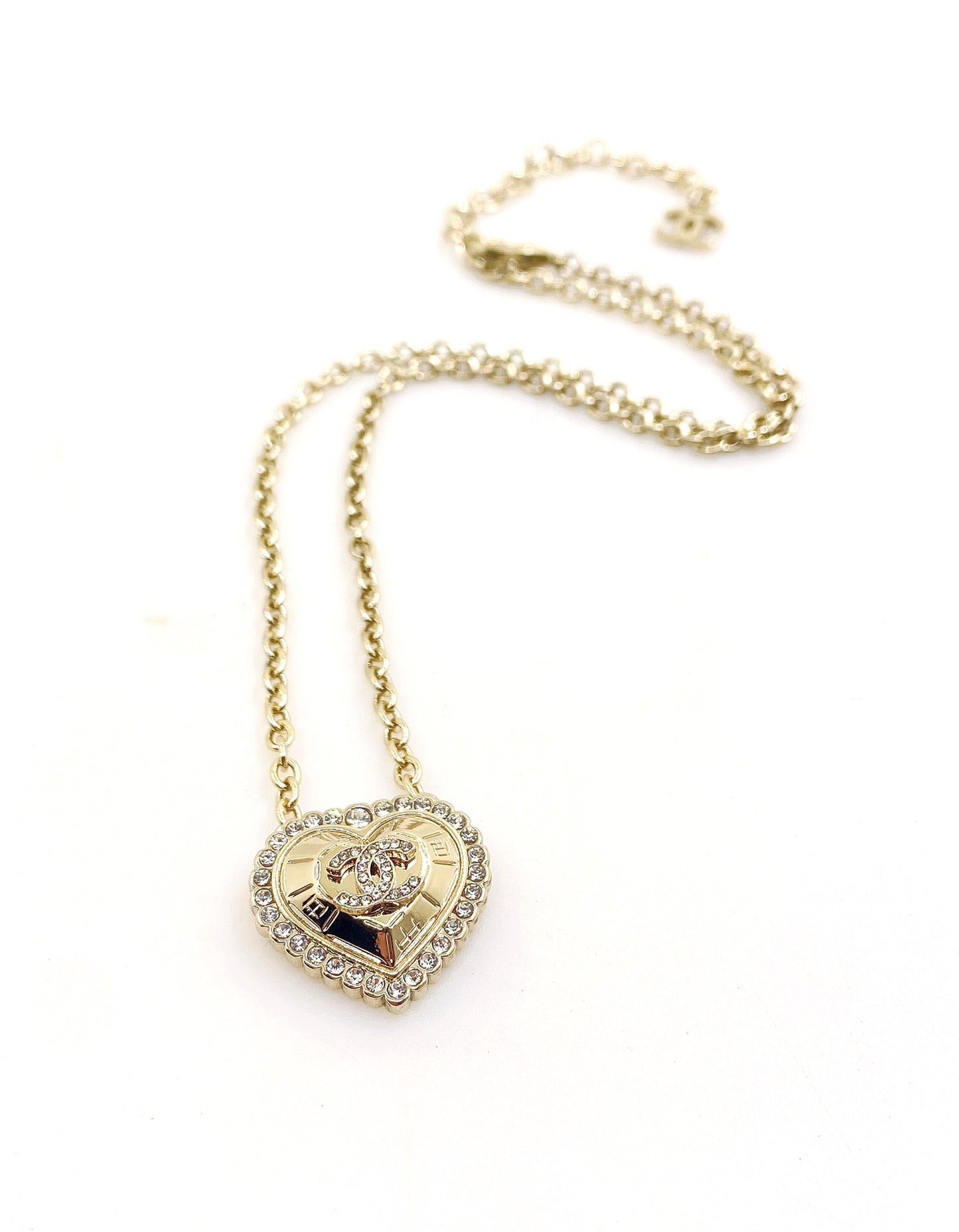 Heart Pendant Necklace in Gold-Tone – Heart Detail – Design 004 detail view